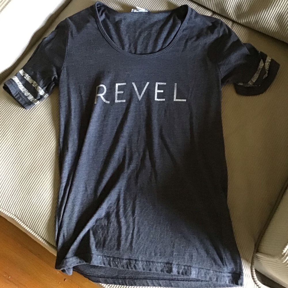 Revel 3/4 sleeve grey T-shirt size Large